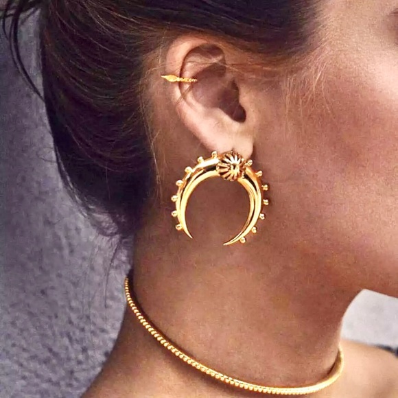 BeyouShop Jewelry - ✨BOHO claw statement earring with gold bling ✨✨